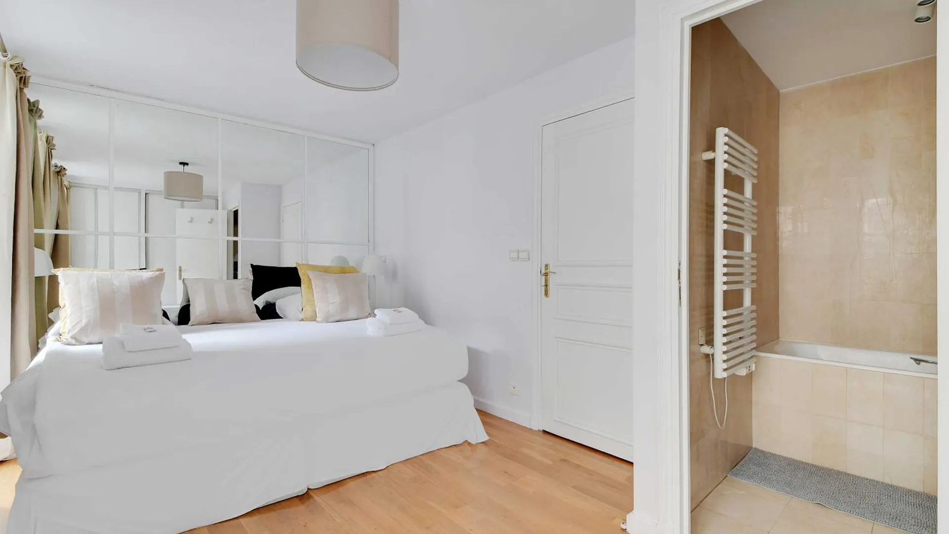 Charming Apartment -1Br-4P- Arc De Triomphe Paris France
